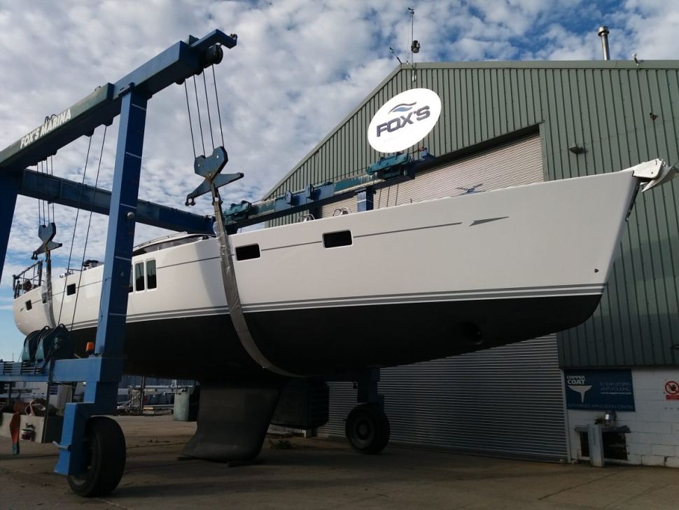 Latest new Oyster 625 arrives at Fox’s for launching and rigging