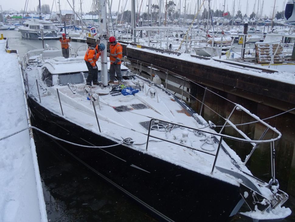 Launching and rigging a new Oyster 625 in the snow at Fox’s!