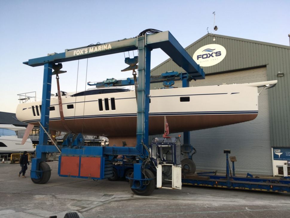 Award winning new Oyster 565 arrives at Fox’s Marina for launching