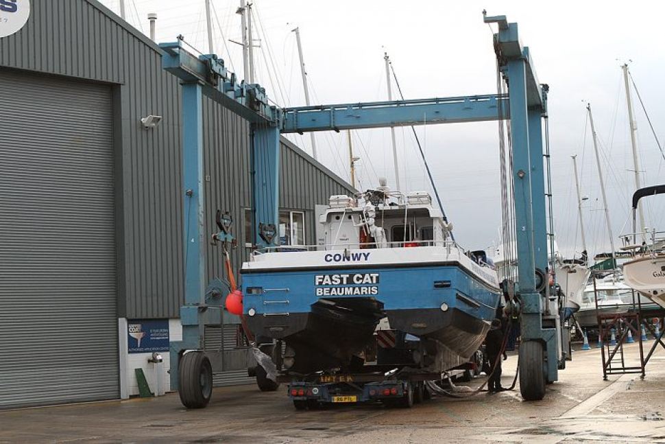 Large boat lifting equipment at Fox’s benefits wind farms