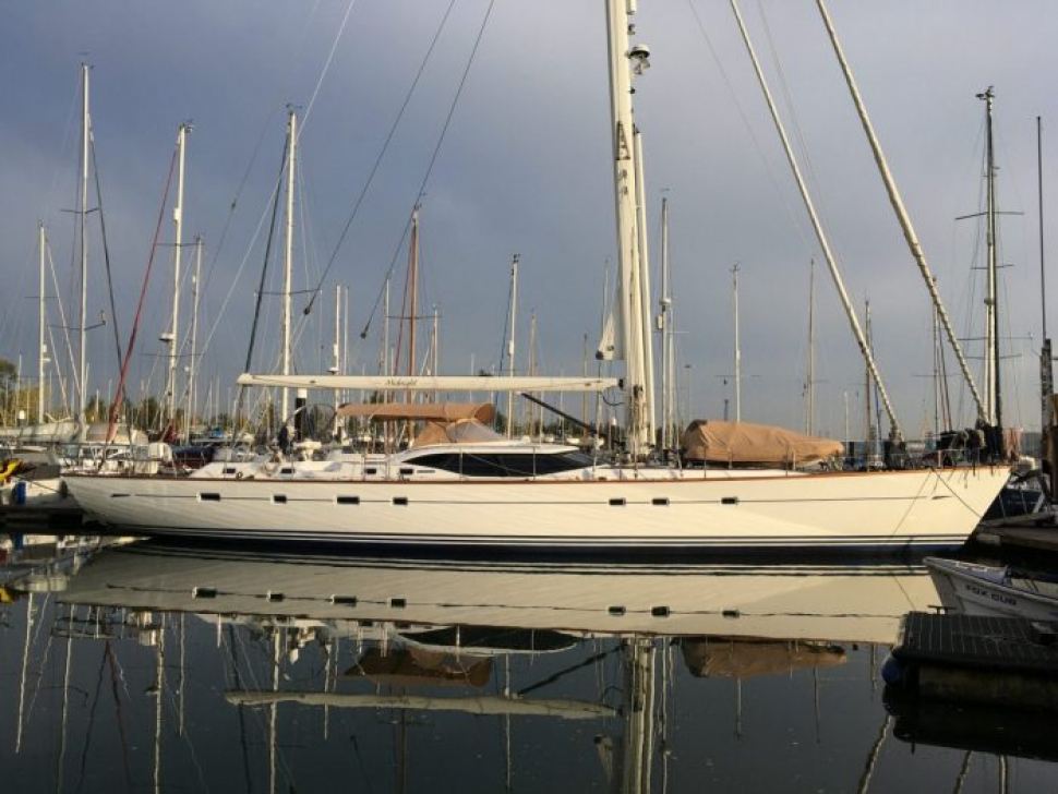 Oyster 82 arrives at Fox’s from the Mediterranean for service and refit
