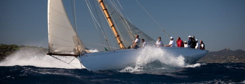 1898 Fife Kismet wins the Yacht Club de France’s Coupe d’Automne