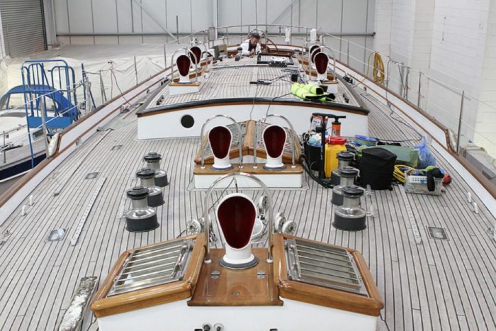 Re-caulking decks of Thula