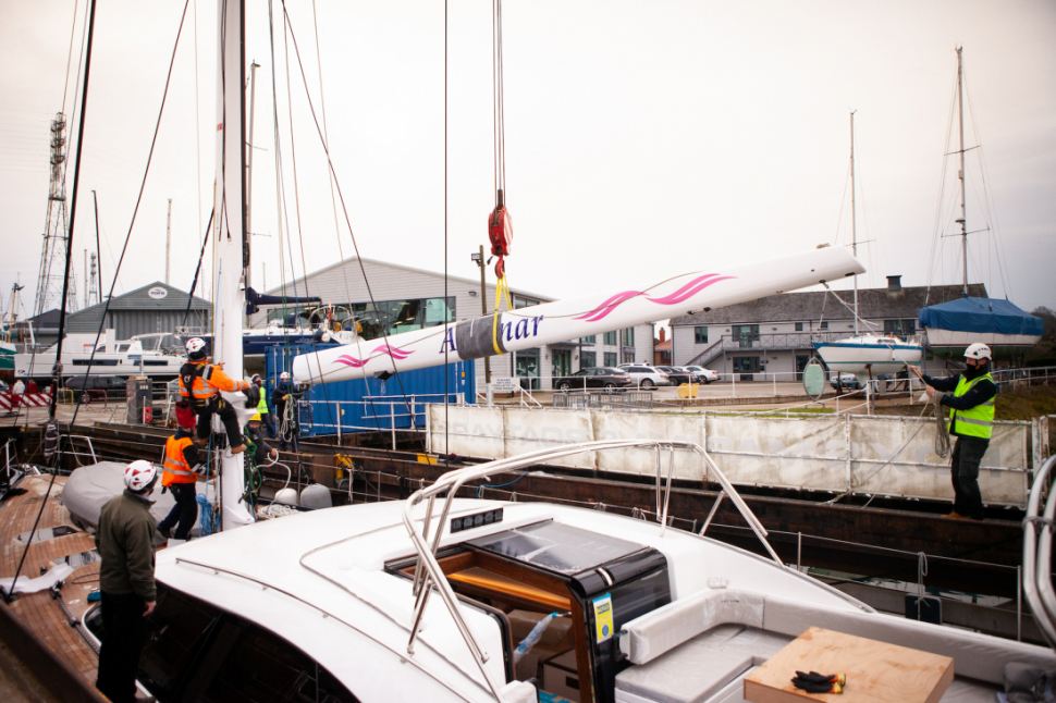 Oyster 885 with mast/boom being stepped
