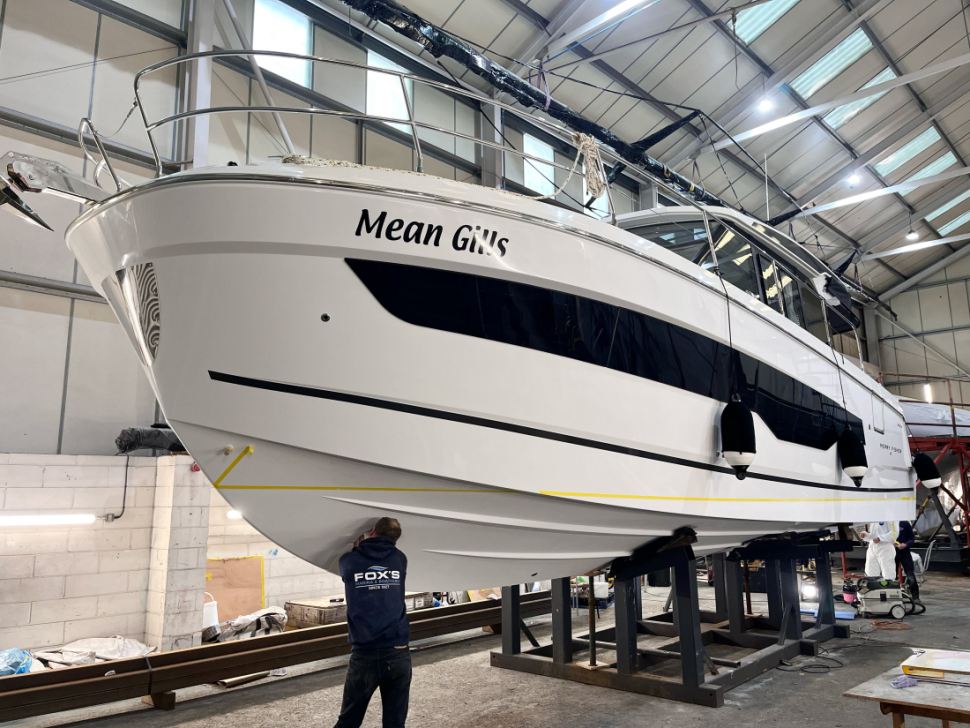 Jeanneau Merry Fisher being prepped for Coppercoat