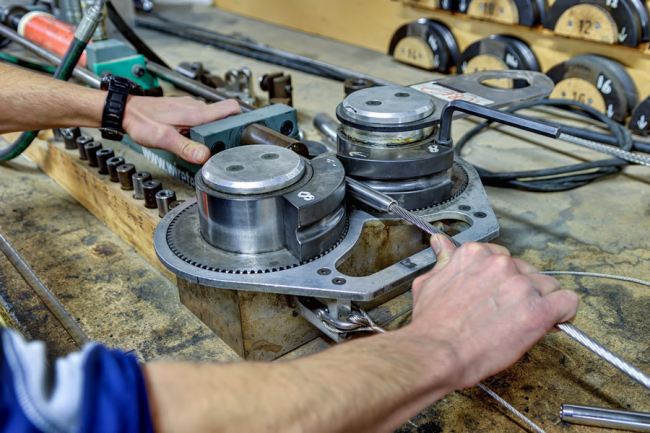 We provide a professional, worldwide rigging service to private clients and major yacht builders