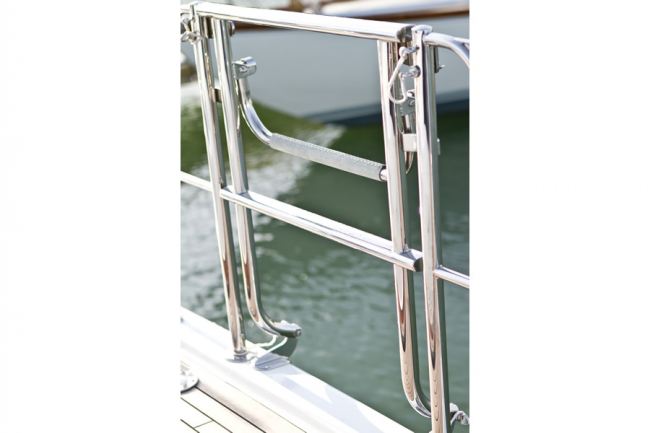 stanchions are engineered from stainless steel, hard coated anodized alloy or titanium