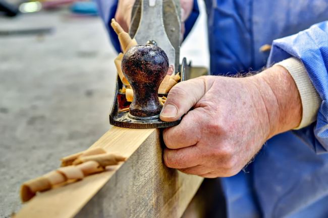 TRADITIONAL BOAT BUILDING