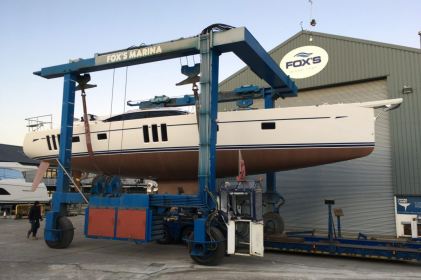 Award winning new Oyster 565 arrives at Fox’s Marina for launching