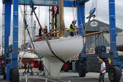 Kismet on her way to the Cannes, Régates Royales and Voiles de Saint-Tropez regattas