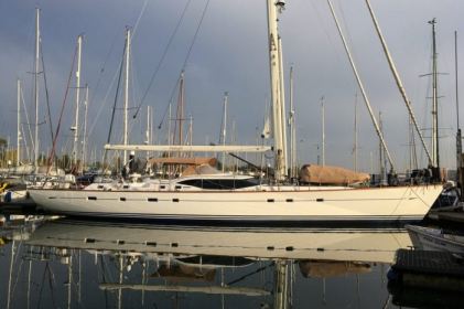 Oyster 82 arrives at Fox’s from the Mediterranean for service and refit