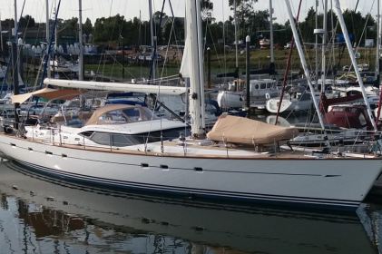 Oyster 82 Midnight Refits at Fox’s